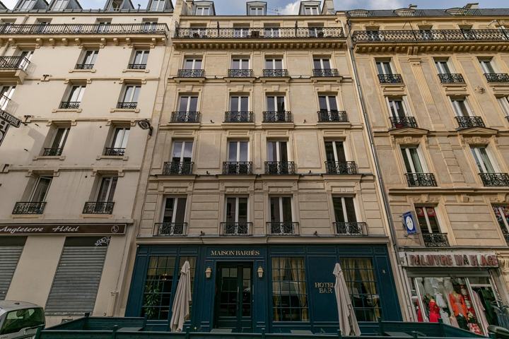 La façade de Maison Barbès, rue Bervic